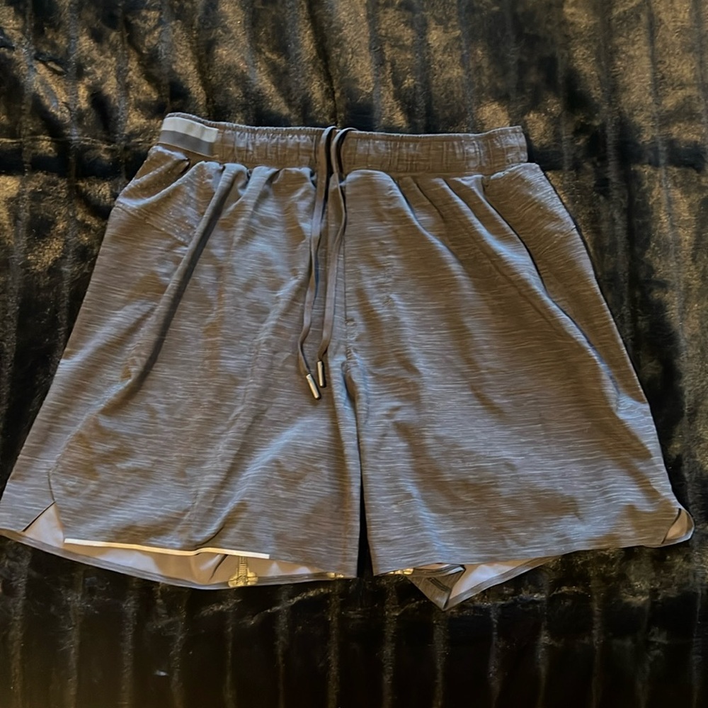Lulu lemon mens 5.5 inch inseam shorts